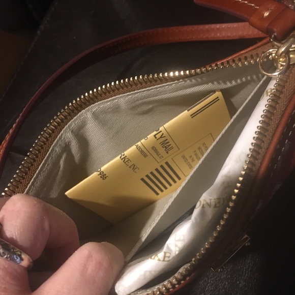 PRICE DROP! NWT…Dooney and Bourke AZ Diamondbacks wristlet❤️⚾️ - Picture 4 of 6